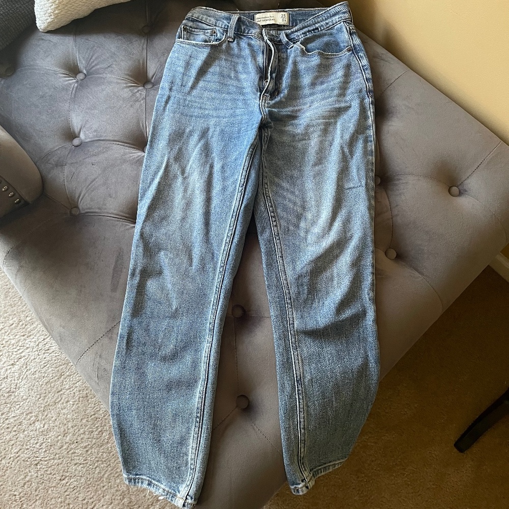 Abercrombie medium wash mom jean